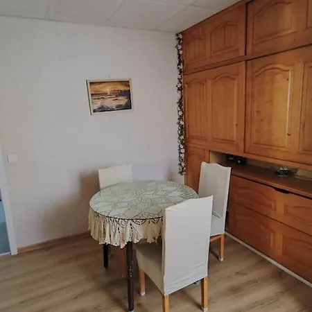 Red - In - And Forest Apartment