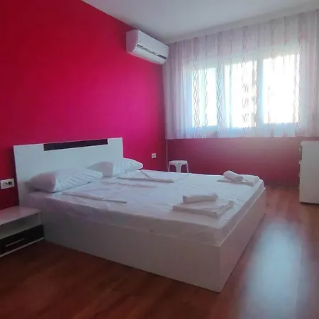 Apartment Red - In - And Forest *